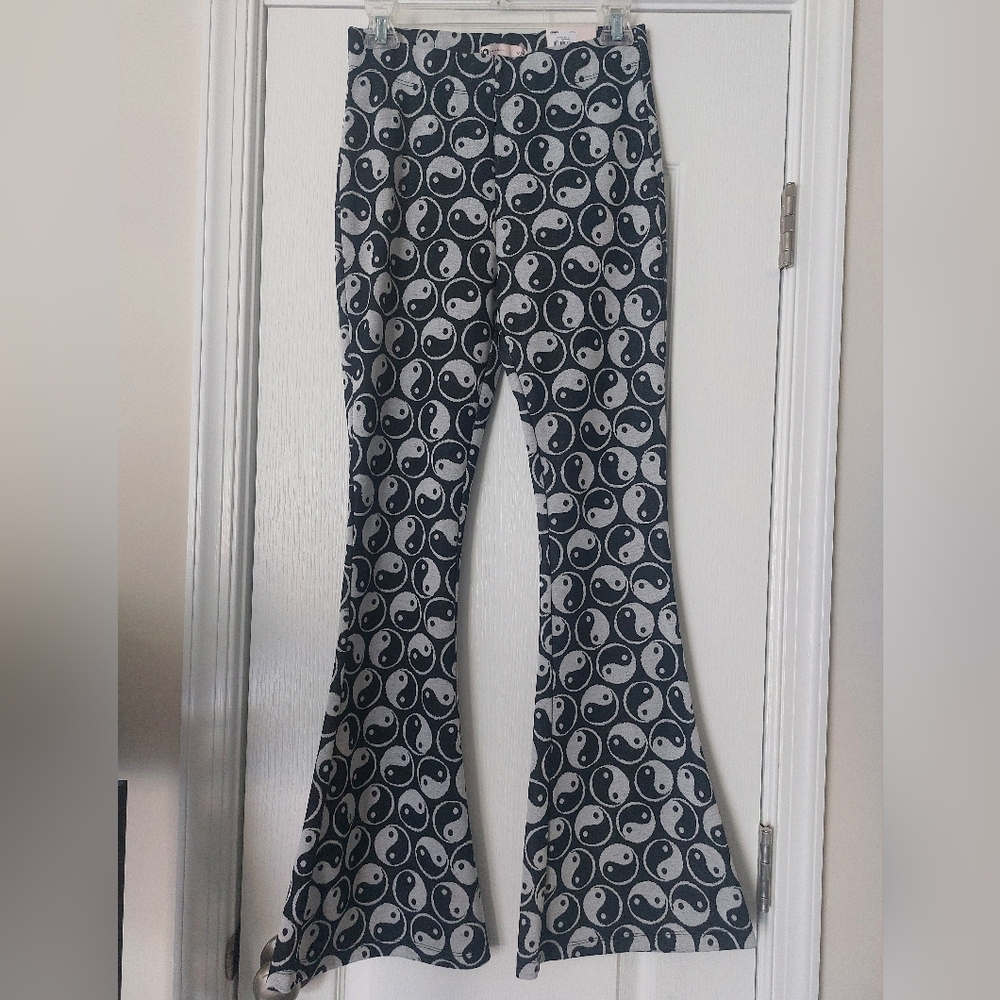 NWT SO Peace Ying Yang Hippie Knit Flare Pants Womens Small Black White